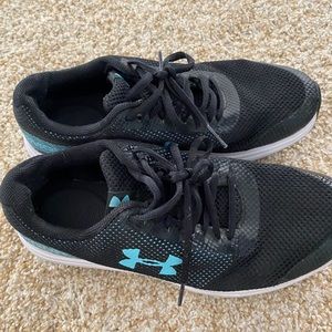 Women’s size 9 underarmour tennis shoes